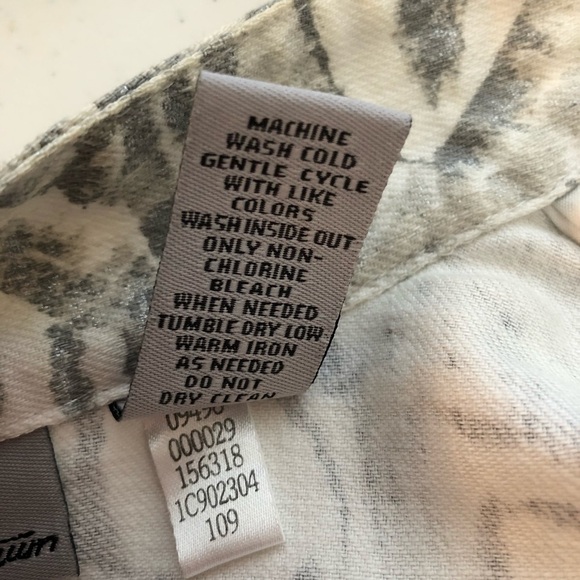 Chico’s Platinum Zip Front Jacket with Zip Pockets and Wrists - Picture 7 of 7